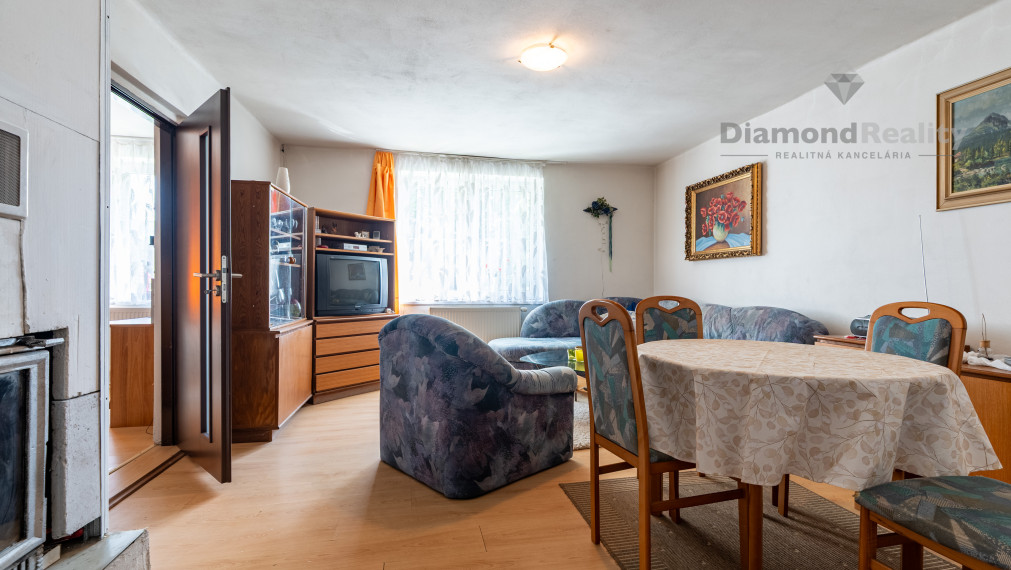 NA PREDAJ RODINNÝ DOM S 3 BYTOVÝMI JEDNOTKAMI, OBEC TELGÁRT