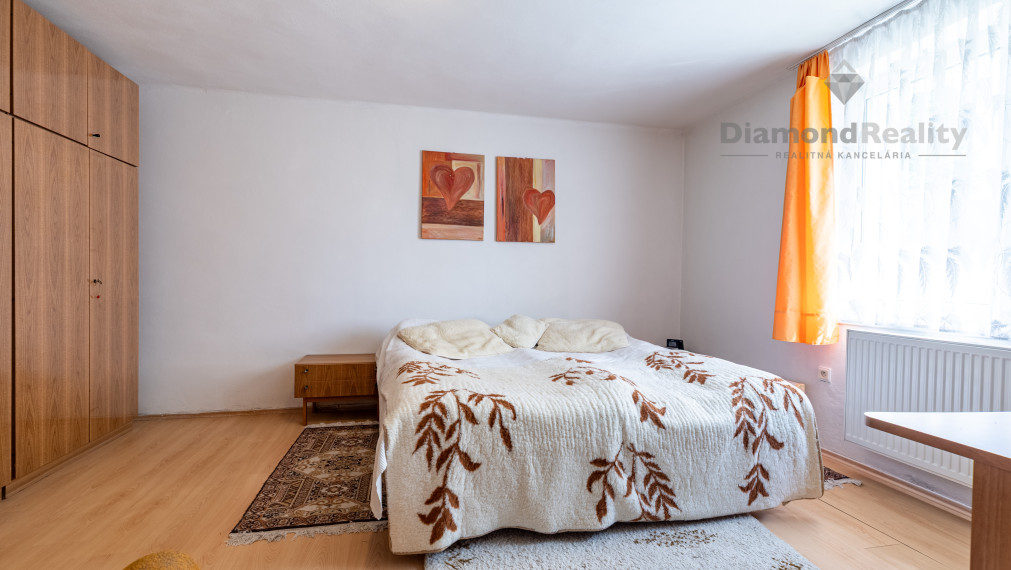 NA PREDAJ RODINNÝ DOM S 3 BYTOVÝMI JEDNOTKAMI, OBEC TELGÁRT