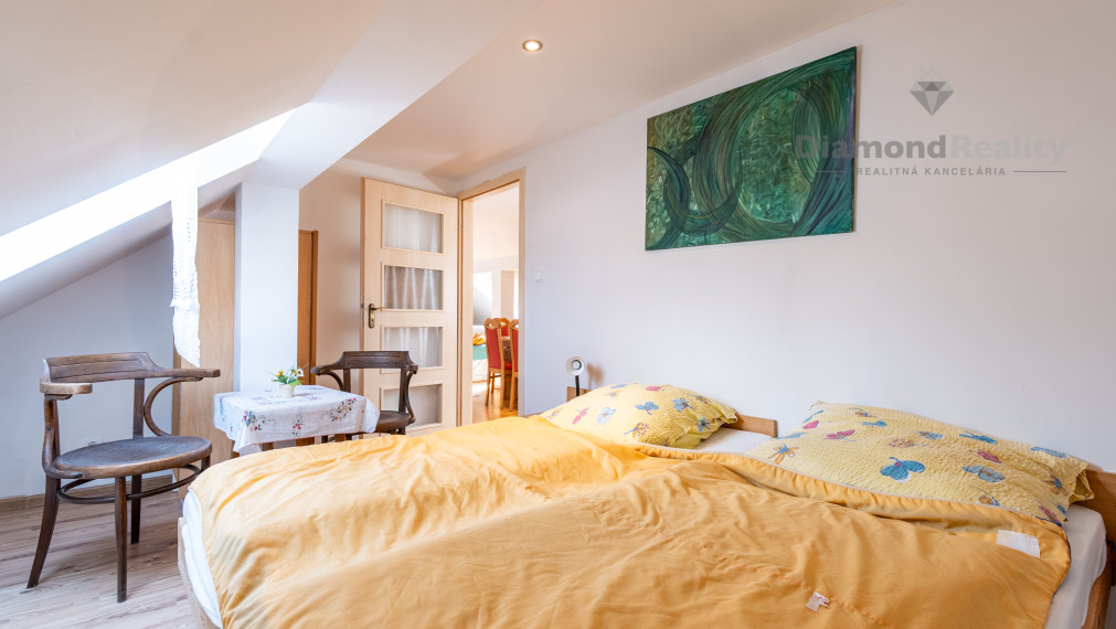 NA PREDAJ RODINNÝ DOM S 3 BYTOVÝMI JEDNOTKAMI, OBEC TELGÁRT