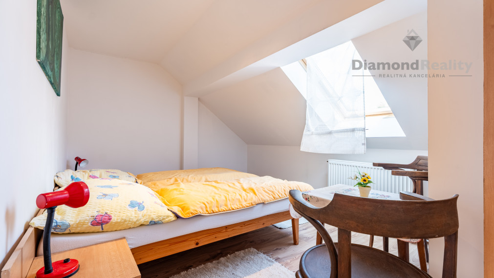 NA PREDAJ RODINNÝ DOM S 3 BYTOVÝMI JEDNOTKAMI, OBEC TELGÁRT