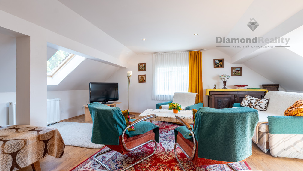 NA PREDAJ RODINNÝ DOM S 3 BYTOVÝMI JEDNOTKAMI, OBEC TELGÁRT