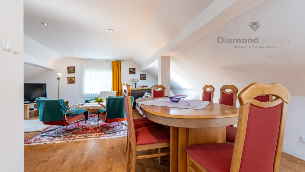 NA PREDAJ RODINNÝ DOM S 3 BYTOVÝMI JEDNOTKAMI, OBEC TELGÁRT