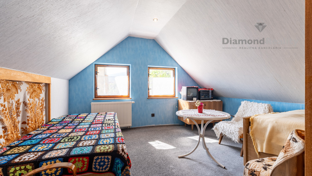 NA PREDAJ RODINNÝ DOM S 3 BYTOVÝMI JEDNOTKAMI, OBEC TELGÁRT