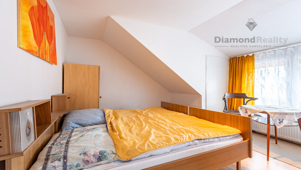 NA PREDAJ RODINNÝ DOM S 3 BYTOVÝMI JEDNOTKAMI, OBEC TELGÁRT