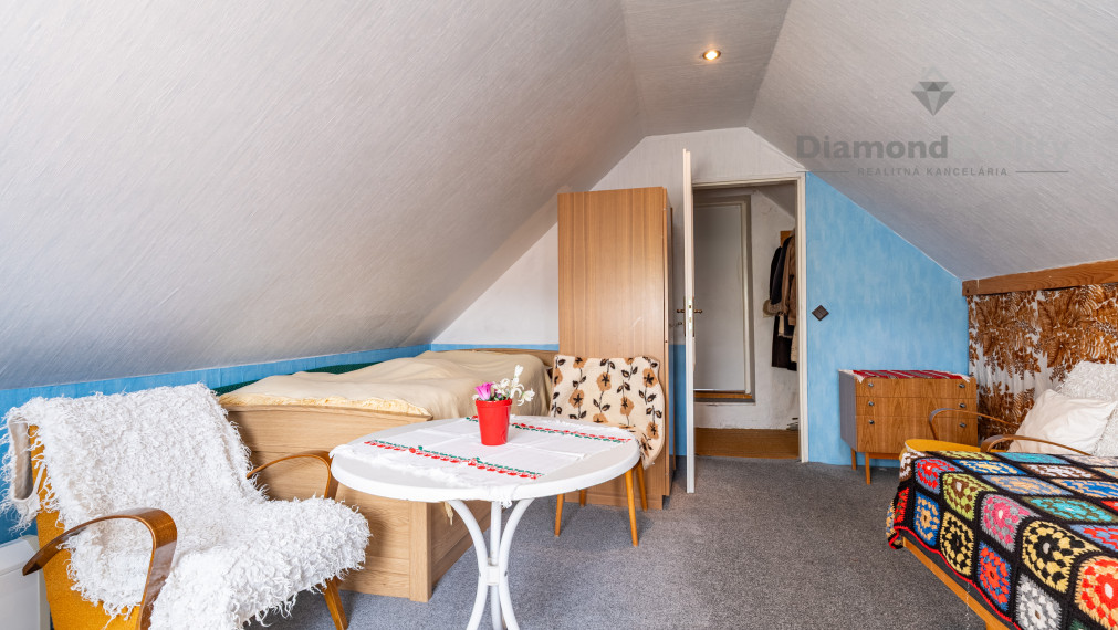 NA PREDAJ RODINNÝ DOM S 3 BYTOVÝMI JEDNOTKAMI, OBEC TELGÁRT