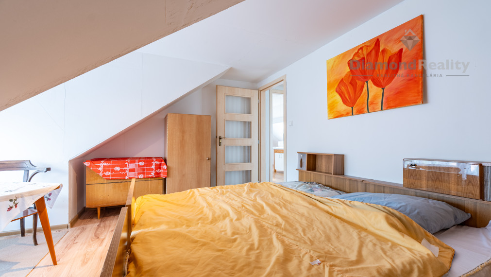 NA PREDAJ RODINNÝ DOM S 3 BYTOVÝMI JEDNOTKAMI, OBEC TELGÁRT