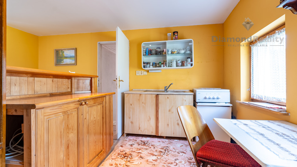 NA PREDAJ RODINNÝ DOM S 3 BYTOVÝMI JEDNOTKAMI, OBEC TELGÁRT