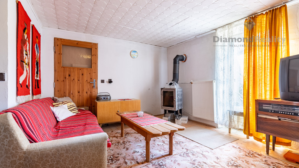 NA PREDAJ RODINNÝ DOM S 3 BYTOVÝMI JEDNOTKAMI, OBEC TELGÁRT