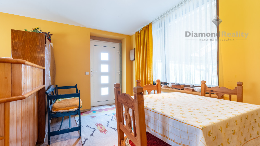 NA PREDAJ RODINNÝ DOM S 3 BYTOVÝMI JEDNOTKAMI, OBEC TELGÁRT