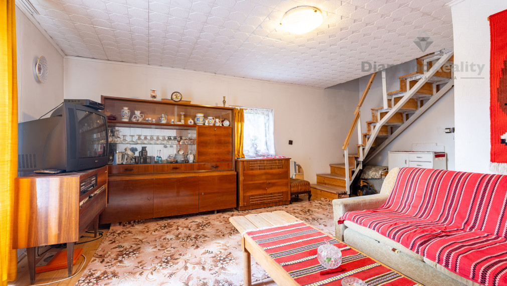 NA PREDAJ RODINNÝ DOM S 3 BYTOVÝMI JEDNOTKAMI, OBEC TELGÁRT