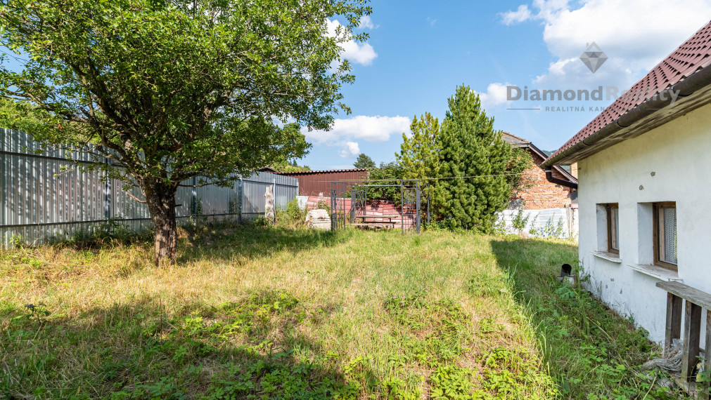 NA PREDAJ RODINNÝ DOM S 3 BYTOVÝMI JEDNOTKAMI, OBEC TELGÁRT