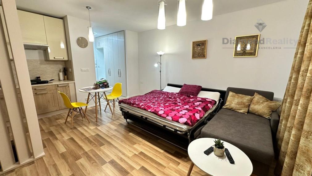 Na prenájom nový 1 izbový byt, balkón, Pri parku, Senica.