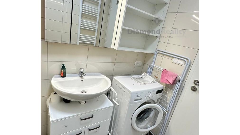 Na prenájom nový 1 izbový byt, balkón, Pri parku, Senica.