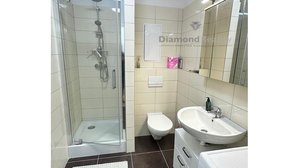 Na prenájom nový 1 izbový byt, balkón, Pri parku, Senica.