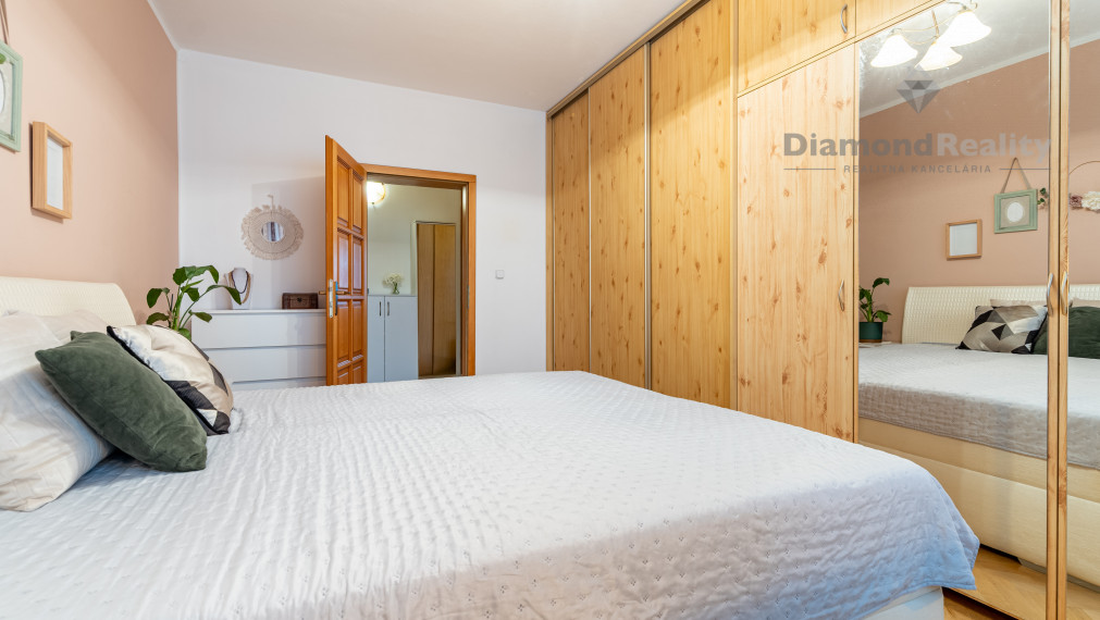 REZERVOVANÝ ZREKONŠTRUOVANÝ 3 IZBOVÝ BYT S LODŽIOU