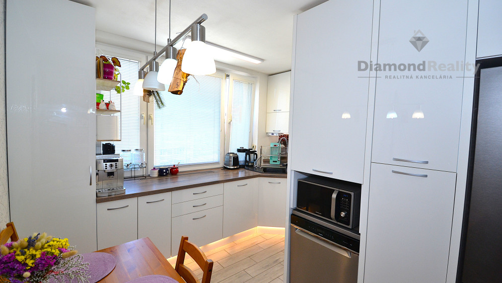 PREDANÝ !!! 4-izbový byt Košice III, rekonštrukcia, klimatizácia, loggia, krásny výhľad