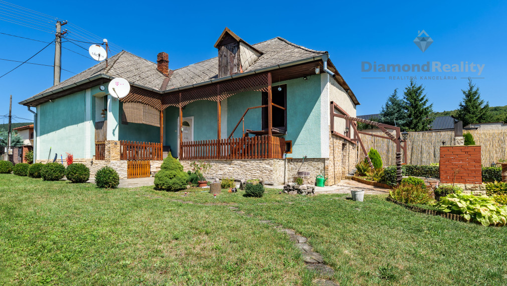 NA PREDAJ ÚTULNÝ RODINNÝ DOM S PRIESTRANNÝM POZEMKOM