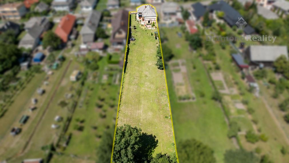 NA PREDAJ ÚTULNÝ RODINNÝ DOM S PRIESTRANNÝM POZEMKOM