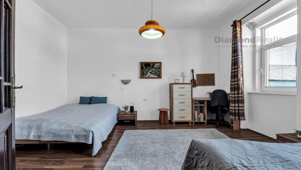 NA PREDAJ ÚTULNÝ RODINNÝ DOM S PRIESTRANNÝM POZEMKOM