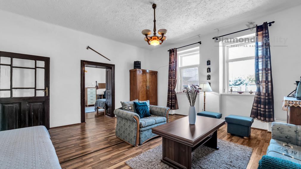 NA PREDAJ ÚTULNÝ RODINNÝ DOM S PRIESTRANNÝM POZEMKOM