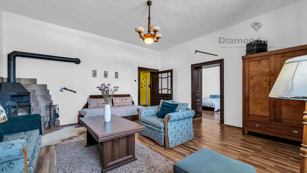 NA PREDAJ ÚTULNÝ RODINNÝ DOM S PRIESTRANNÝM POZEMKOM