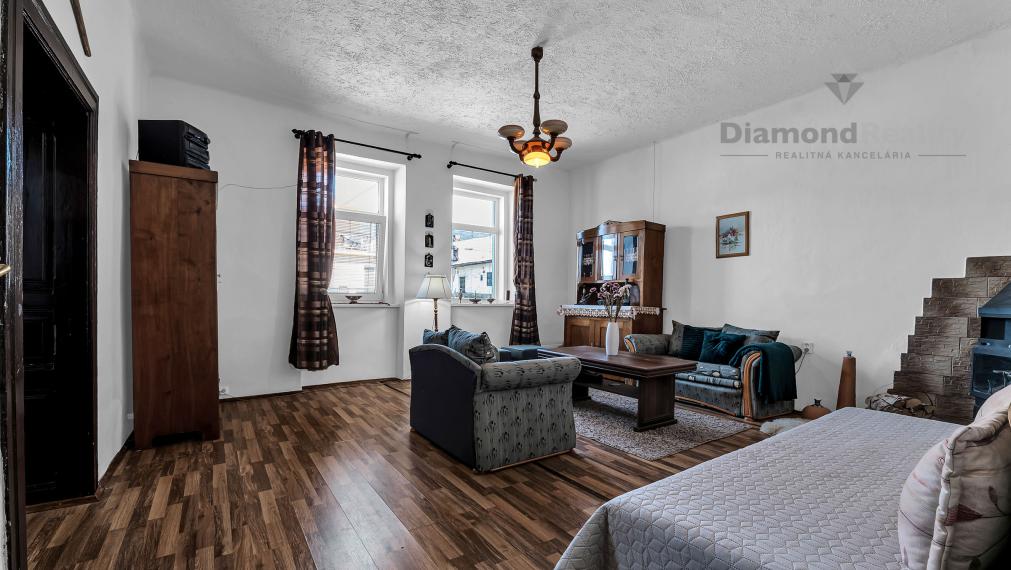 NA PREDAJ ÚTULNÝ RODINNÝ DOM S PRIESTRANNÝM POZEMKOM