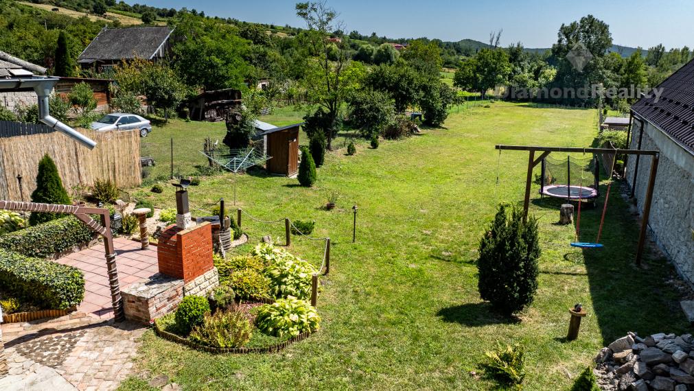 NA PREDAJ ÚTULNÝ RODINNÝ DOM S PRIESTRANNÝM POZEMKOM