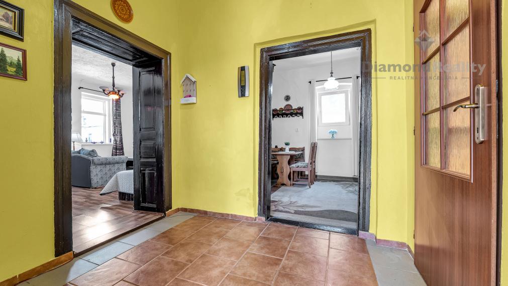 NA PREDAJ ÚTULNÝ RODINNÝ DOM S PRIESTRANNÝM POZEMKOM