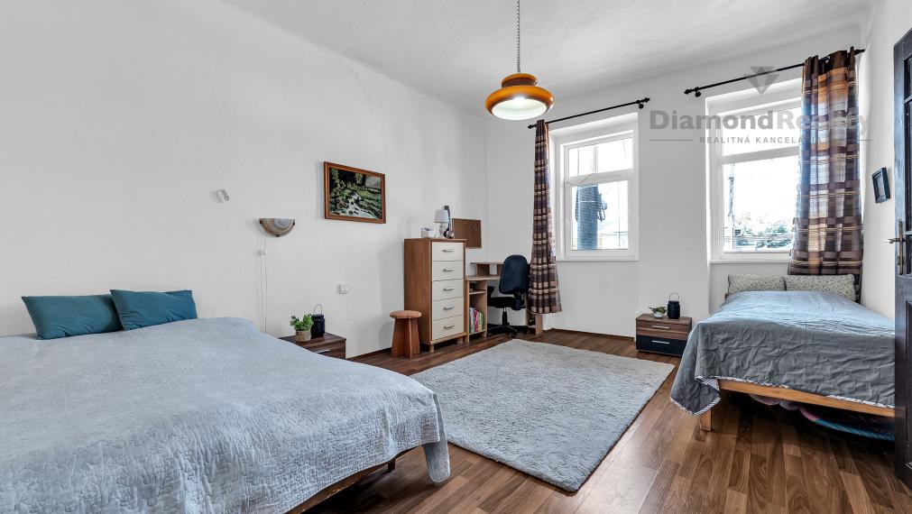 NA PREDAJ ÚTULNÝ RODINNÝ DOM S PRIESTRANNÝM POZEMKOM