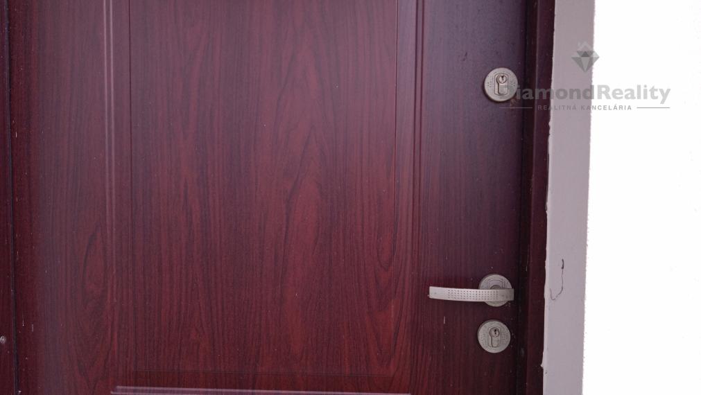 Dom, nehnuteľnosť s 13 ár pozemkom v obci  Beňadíkovce