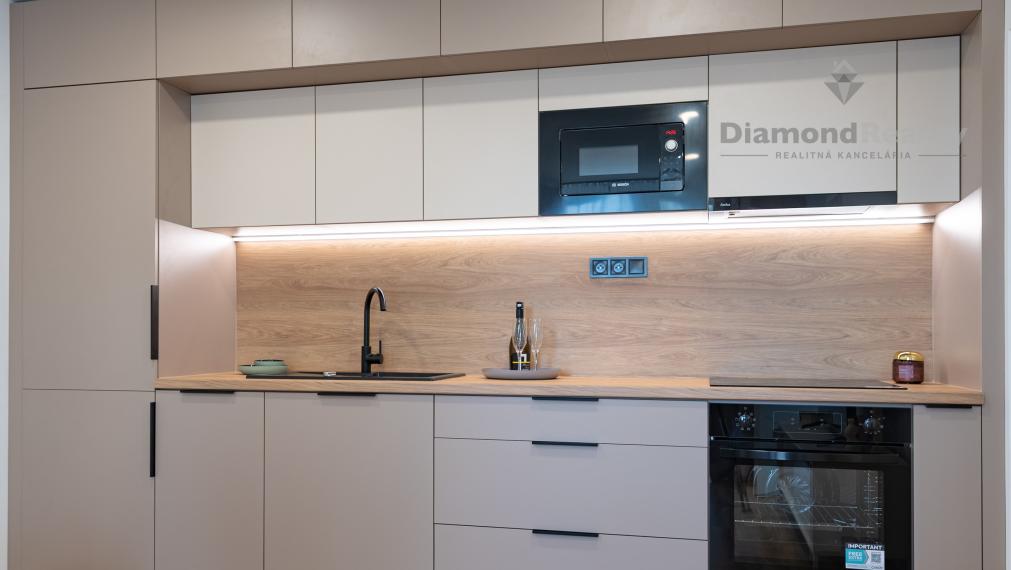 Na predaj 1,5 izbový byt po kompletnej rekonštrukcii, Tolstého ulica, Košice - Sever