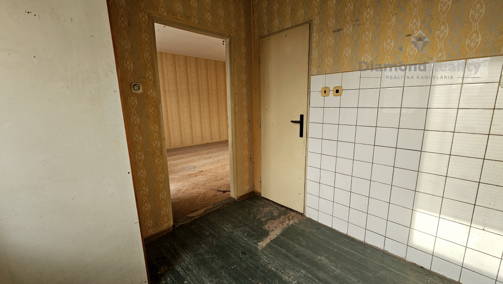 REZERVOVANÝ !!! - PREDAJ 1 IZBOVÝ BYT S LODŽIOU A PIVNICOU, ULICA WATSONOVA, KOŠICE - SEVER