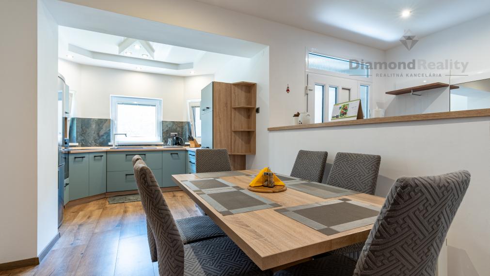 NA PREDAJ ZREKONŠTRUOVANÝ RODINNÝ DOM V NÁDHERNOM PROSTREDÍ | POZEMOK 1916m2 | VYŠNÝ MEDZEV