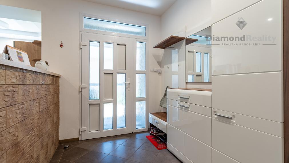 NA PREDAJ ZREKONŠTRUOVANÝ RODINNÝ DOM V NÁDHERNOM PROSTREDÍ | POZEMOK 1916m2 | VYŠNÝ MEDZEV