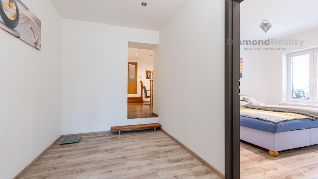 NA PREDAJ ZREKONŠTRUOVANÝ RODINNÝ DOM V NÁDHERNOM PROSTREDÍ | POZEMOK 1916m2 | VYŠNÝ MEDZEV