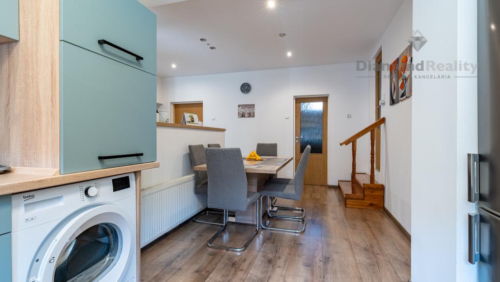 NA PREDAJ ZREKONŠTRUOVANÝ RODINNÝ DOM V NÁDHERNOM PROSTREDÍ | POZEMOK 1916m2 | VYŠNÝ MEDZEV