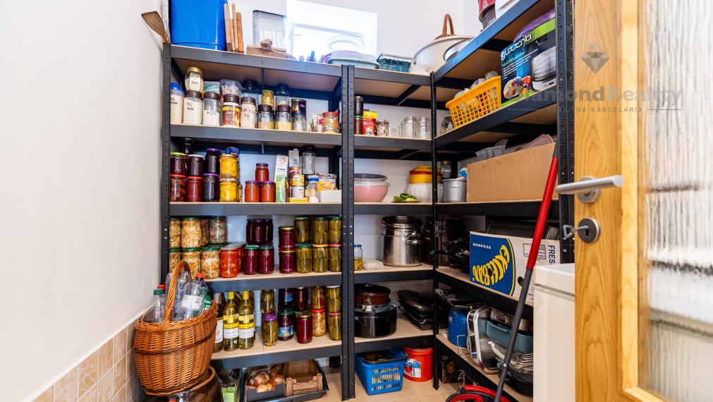 NA PREDAJ ZREKONŠTRUOVANÝ RODINNÝ DOM V NÁDHERNOM PROSTREDÍ | POZEMOK 1916m2 | VYŠNÝ MEDZEV