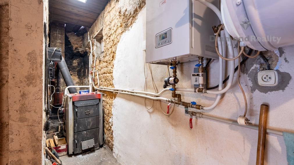 NA PREDAJ ZREKONŠTRUOVANÝ RODINNÝ DOM V NÁDHERNOM PROSTREDÍ | POZEMOK 1916m2 | VYŠNÝ MEDZEV