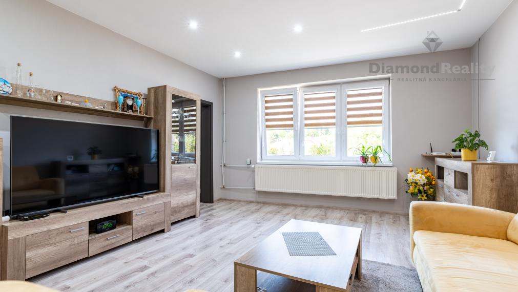 NA PREDAJ ZREKONŠTRUOVANÝ RODINNÝ DOM V NÁDHERNOM PROSTREDÍ | POZEMOK 1916m2 | VYŠNÝ MEDZEV