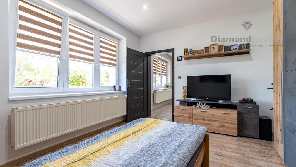 NA PREDAJ ZREKONŠTRUOVANÝ RODINNÝ DOM V NÁDHERNOM PROSTREDÍ | POZEMOK 1916m2 | VYŠNÝ MEDZEV