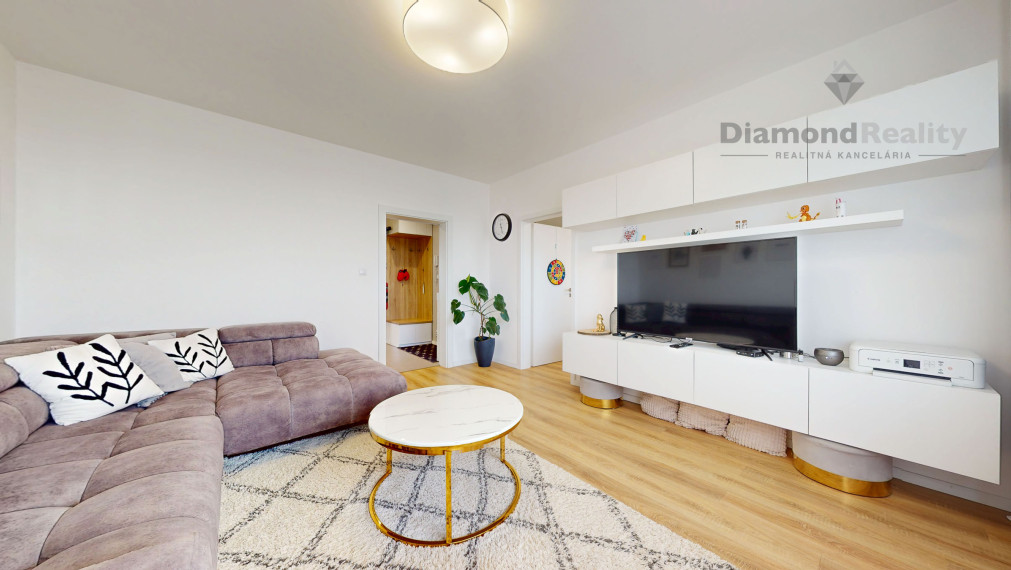 REZERVOVANÝ - NA PREDAJ VEĽKÝ 4 IZBOVÝ BYT - 96 M2 - DVE LODŽIE, VIEDENSKÁ ULICA , SÍDLISKO ŤAHANOVCE