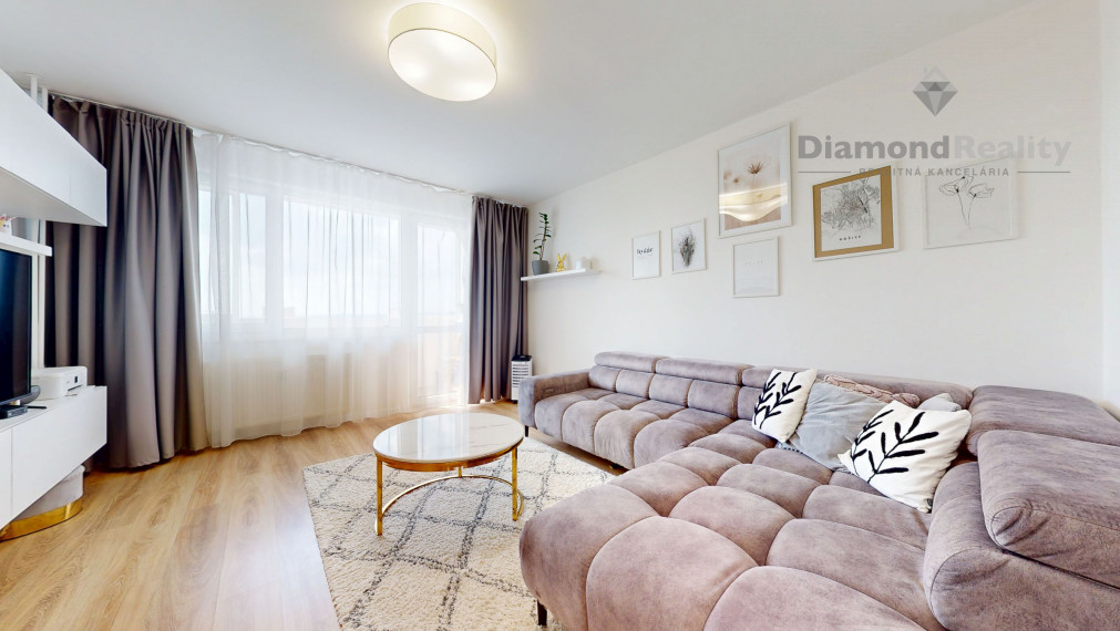 NA PREDAJ VEĽKÝ 4 IZBOVÝ BYT - 96 M2 - DVE LODŽIE, VIEDENSKÁ ULICA , SÍDLISKO ŤAHANOVCE