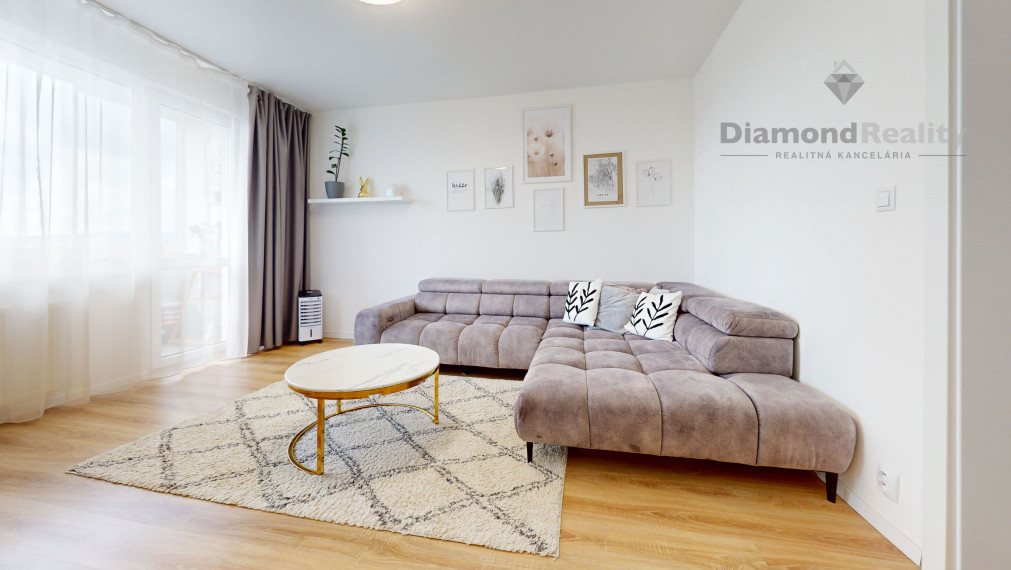 NA PREDAJ VEĽKÝ 4 IZBOVÝ BYT - 96 M2 - DVE LODŽIE, VIEDENSKÁ ULICA , SÍDLISKO ŤAHANOVCE