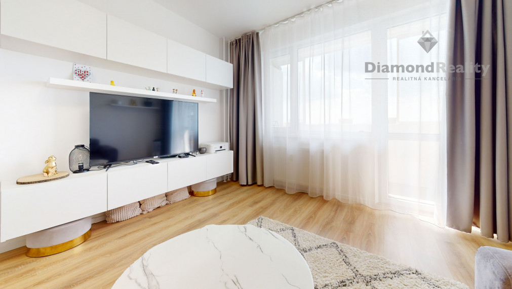 NA PREDAJ VEĽKÝ 4 IZBOVÝ BYT - 96 M2 - DVE LODŽIE, VIEDENSKÁ ULICA , SÍDLISKO ŤAHANOVCE