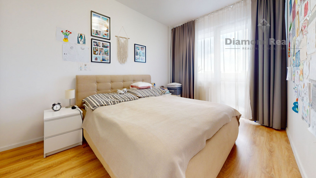 NA PREDAJ VEĽKÝ 4 IZBOVÝ BYT - 96 M2 - DVE LODŽIE, VIEDENSKÁ ULICA , SÍDLISKO ŤAHANOVCE