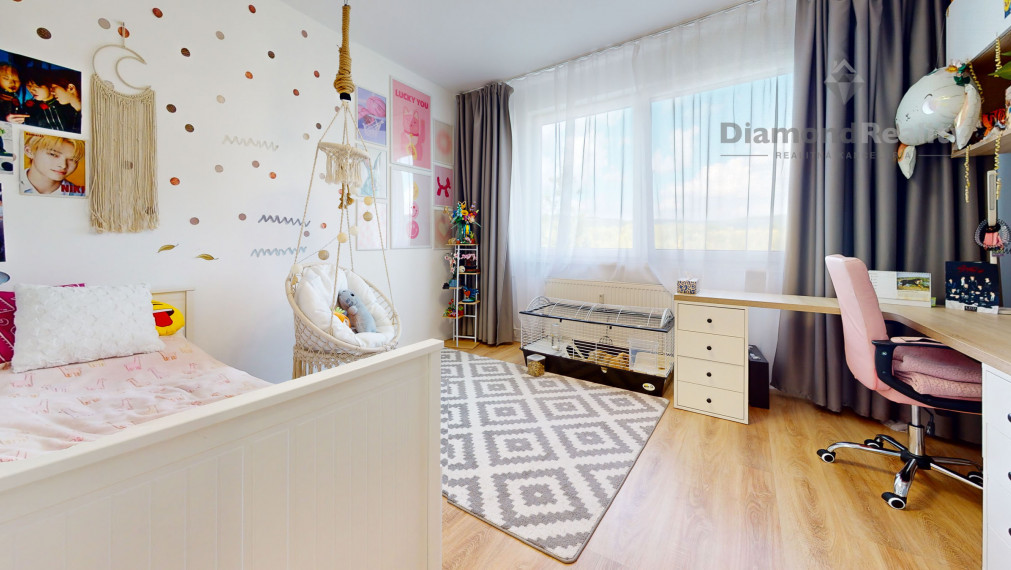 NA PREDAJ VEĽKÝ 4 IZBOVÝ BYT - 96 M2 - DVE LODŽIE, VIEDENSKÁ ULICA , SÍDLISKO ŤAHANOVCE