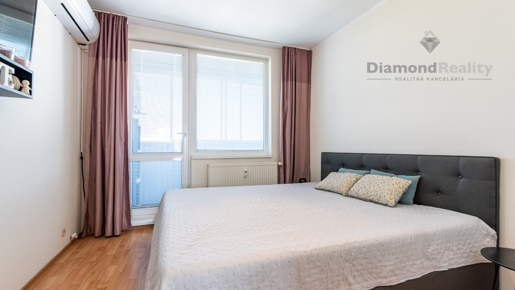 NA PREDAJ PRAŽSKÝ 3 IZBOVÝ BYT S VEĽKOU LODŽIOU