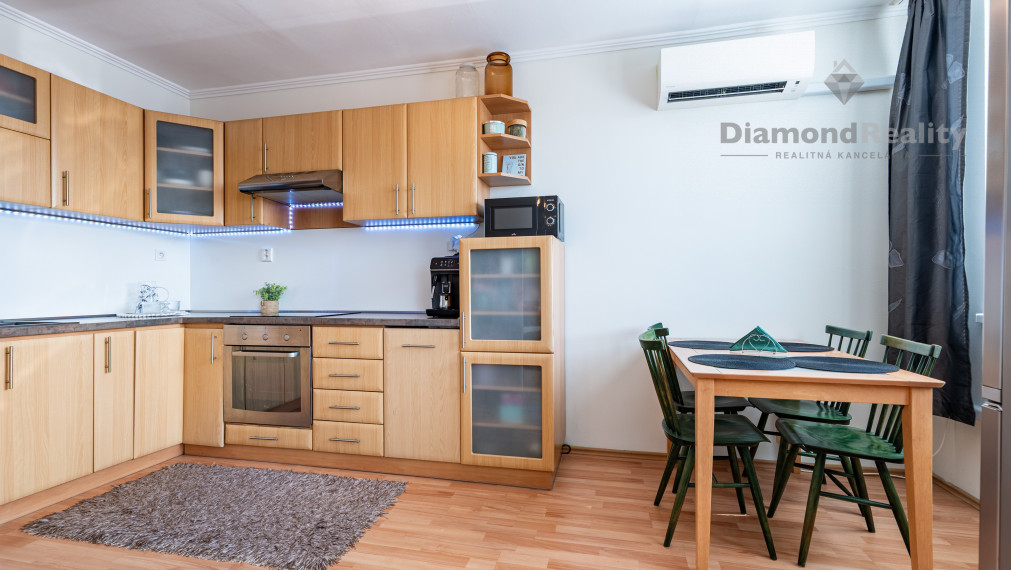 NA PREDAJ PRAŽSKÝ 3 IZBOVÝ BYT S VEĽKOU LODŽIOU