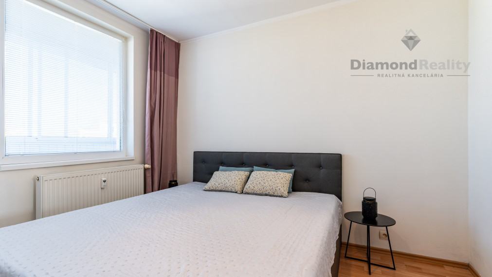 NA PREDAJ PRAŽSKÝ 3 IZBOVÝ BYT S VEĽKOU LODŽIOU