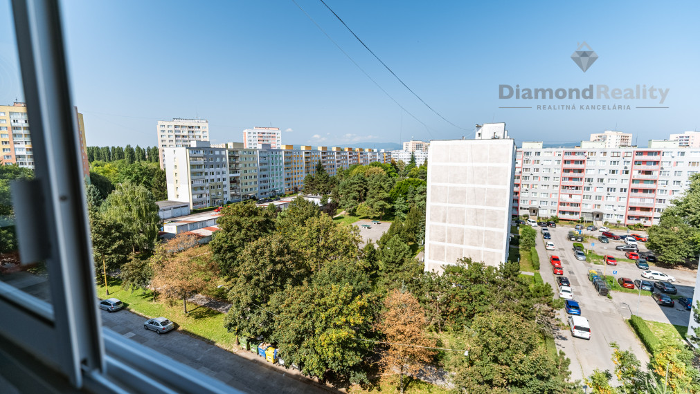 NA PREDAJ PRAŽSKÝ 3 IZBOVÝ BYT S VEĽKOU LODŽIOU